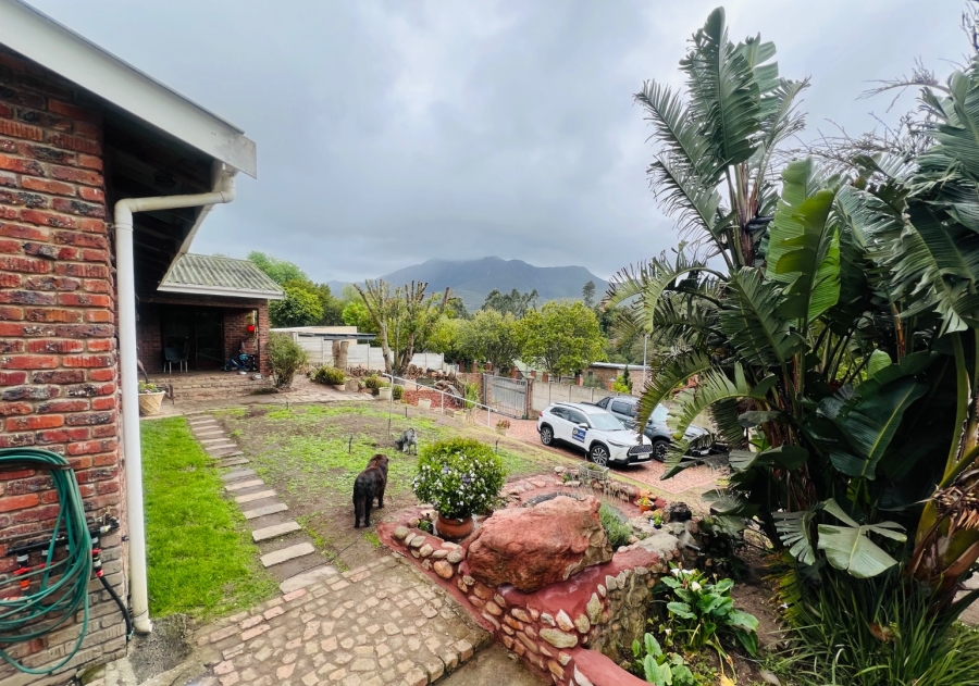 4 Bedroom Property for Sale in Twee Rivieren Western Cape
